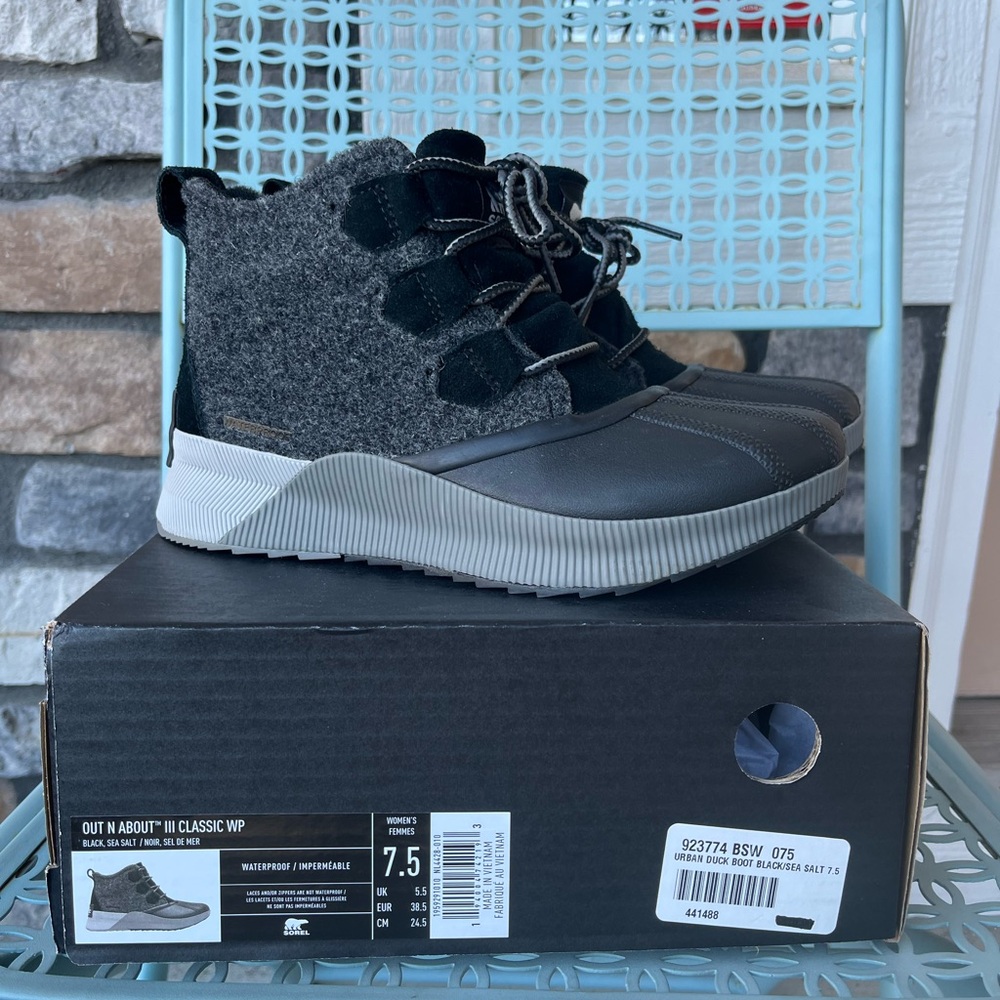 Sorel Out 'N About III Classic WP - Black , Gray, and White